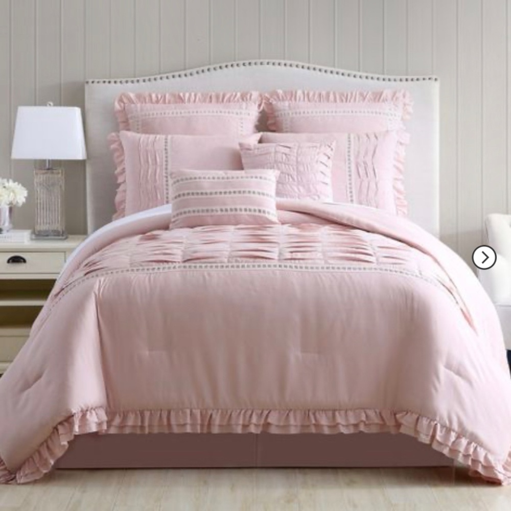8 piece Pink comforter queen set